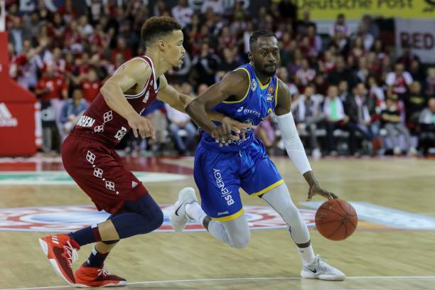 被加拿大的 被加拿大的