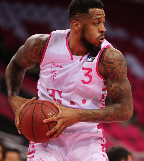 赛场表现与 赛场表现与